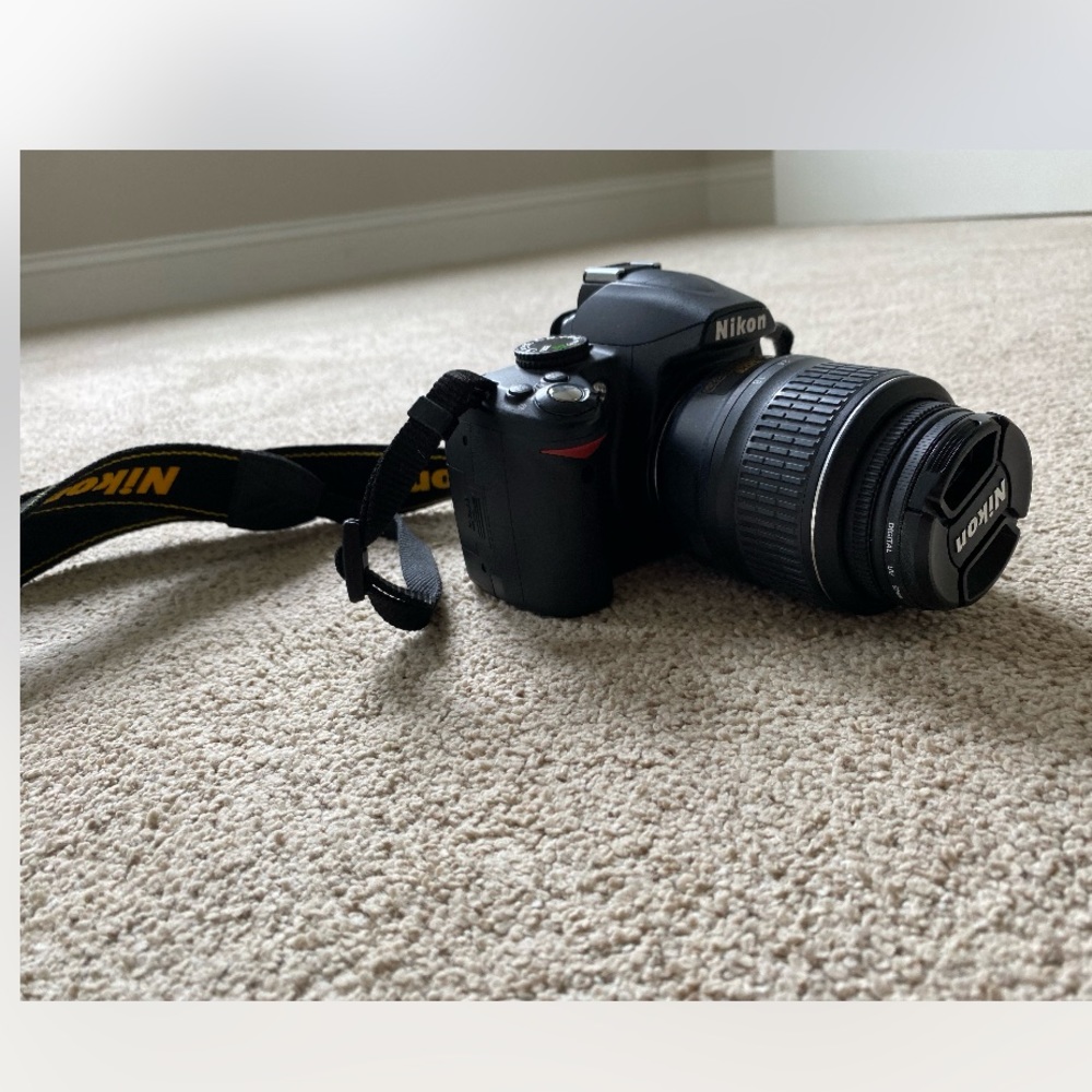 Nikon D3000 excellent condition camera